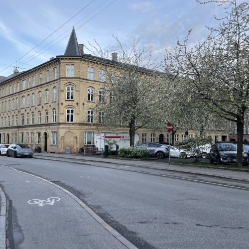 Loppemarked på Howitzvej 53-55☀️